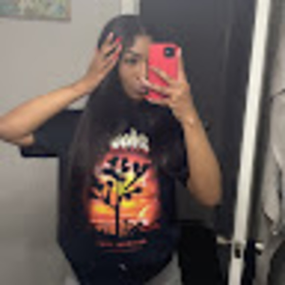 Meet your Posher, Alejandra - Picture 1 of 1